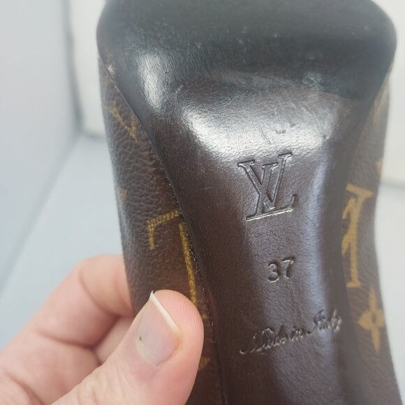 Louis Vuitton Brown LV Monogram Louise Pump - Picture 8 of 12